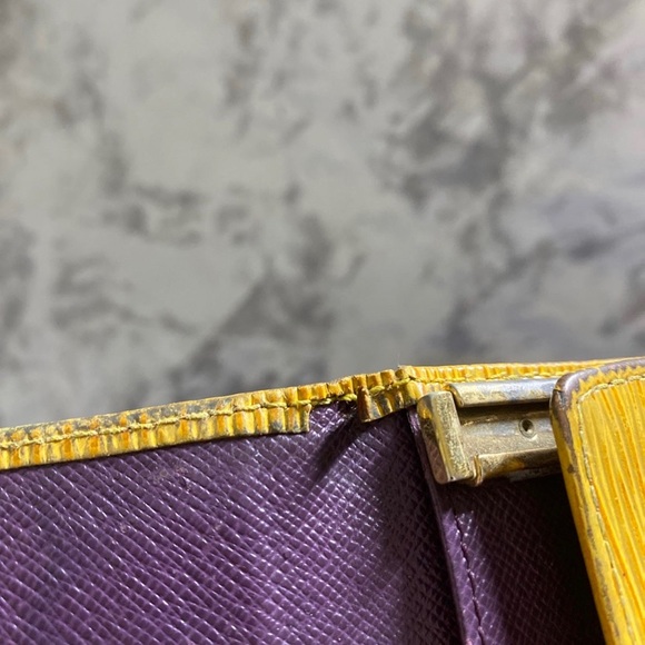 Authentic Louis Vuitton Epi Keyholder Yellow Leather Vintage - Picture 11 of 12